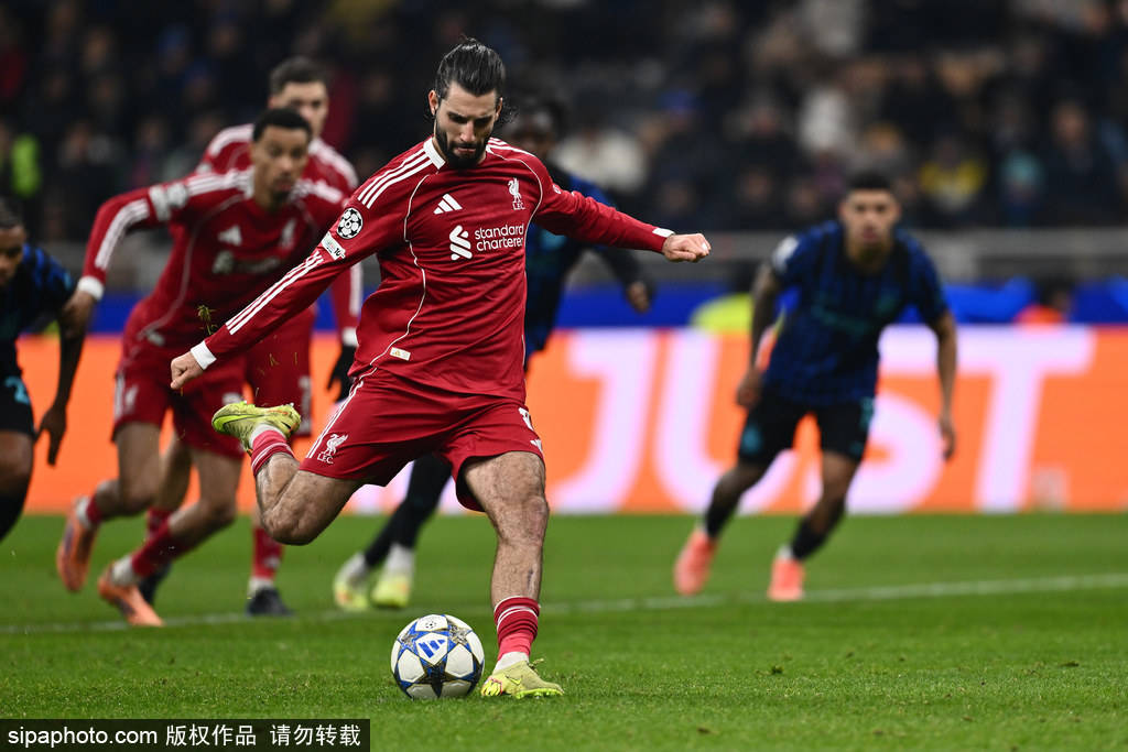 斯洛特直言最后点球在英超不会判 被问萨拉赫立马打太极