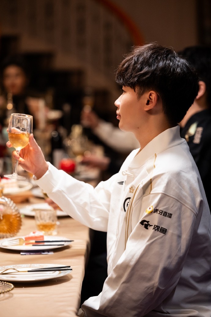 IG分享Wei照片：掉落一组德杯拍摄的卷毛肥墩～