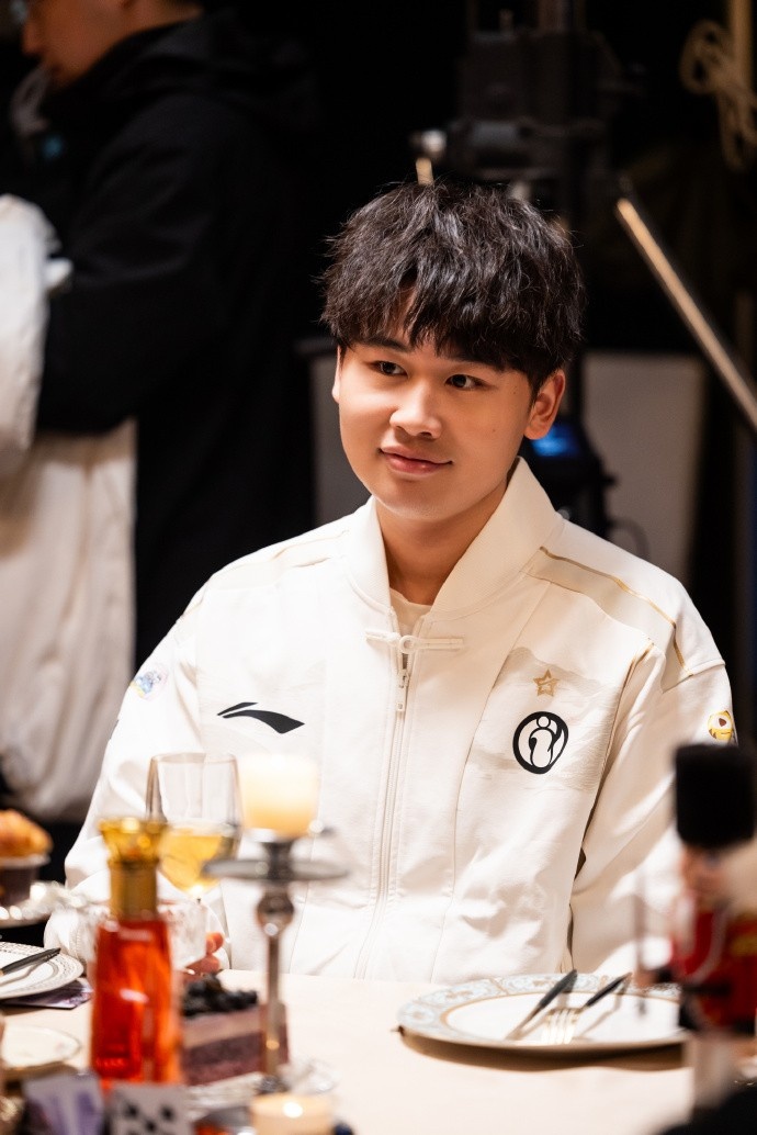 IG分享Wei照片：掉落一组德杯拍摄的卷毛肥墩～